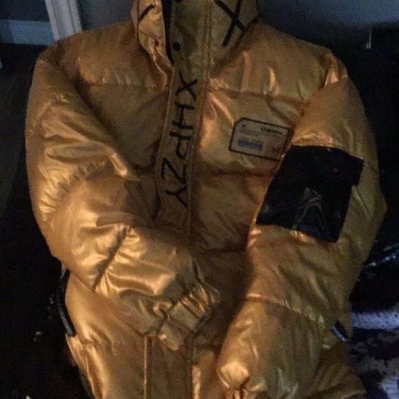 Xl medium brand puffer. Yellow and black - Picture 2 of 4
